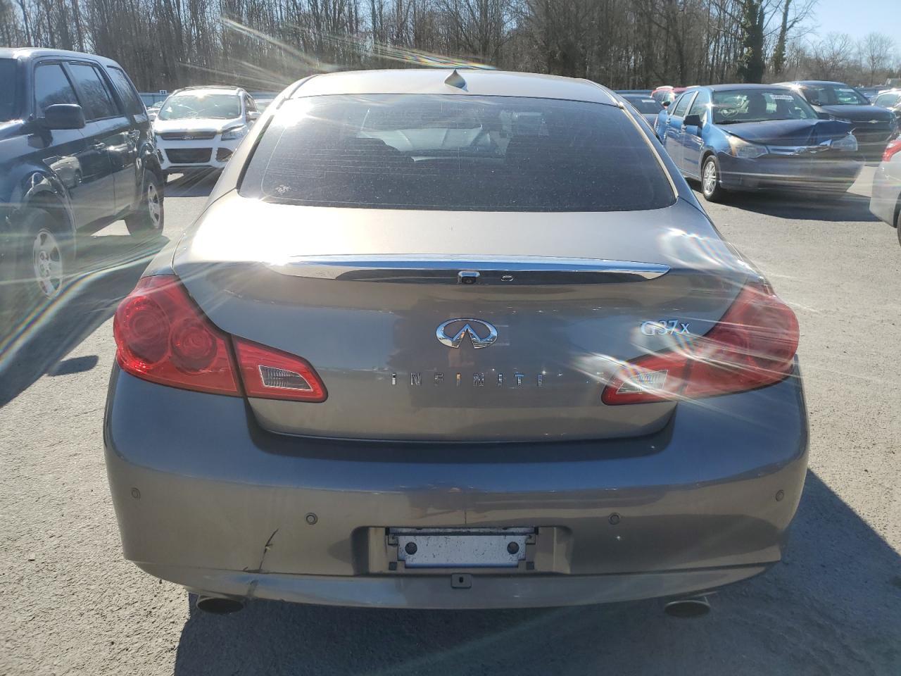 2012 INFINITI G37 - Image 6