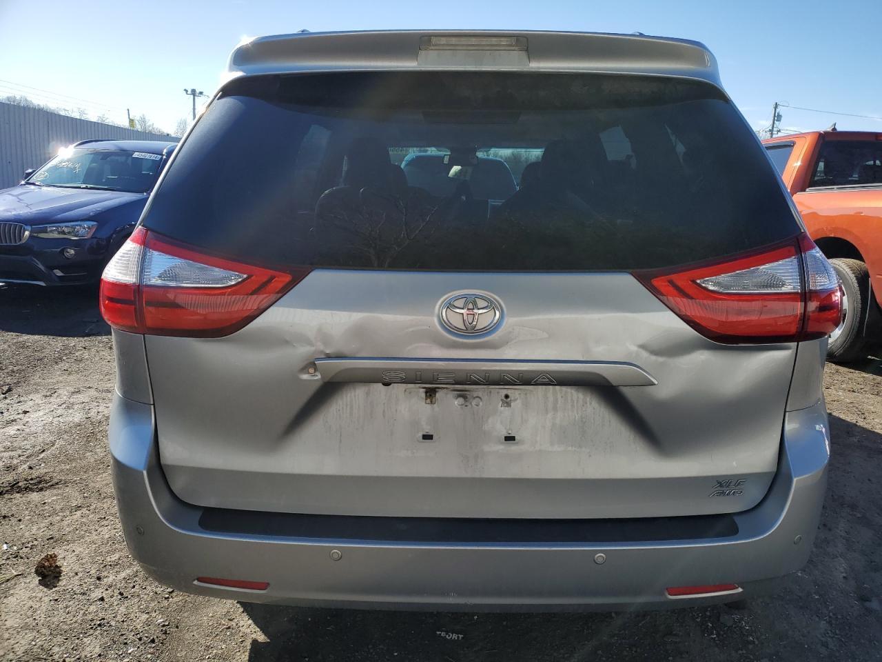 2015 TOYOTA SIENNA XLE - Фото 6