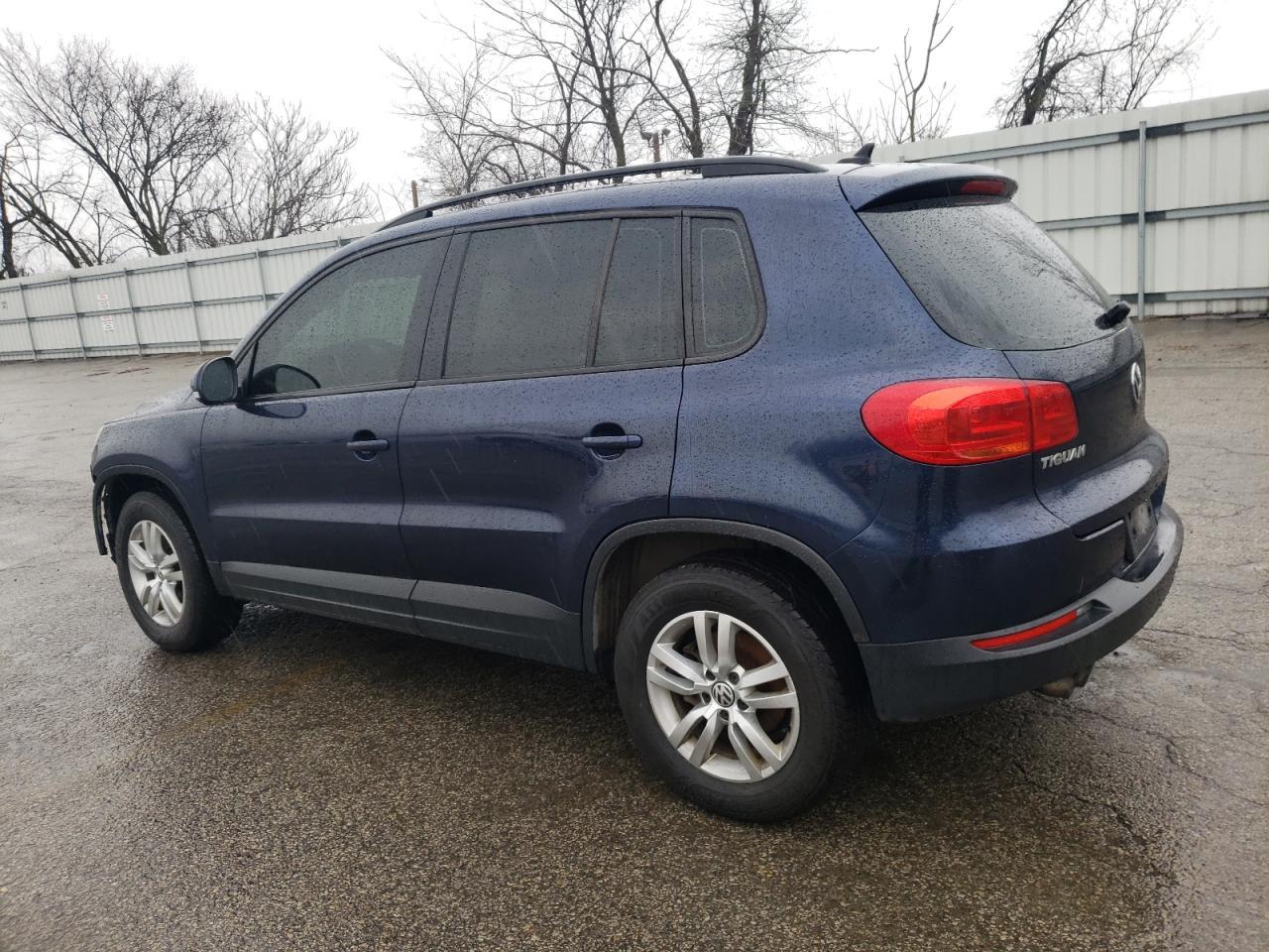 2015 VOLKSWAGEN TIGUAN S - Фото 2