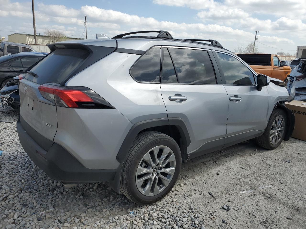 2022 TOYOTA RAV4 XLE P - Image 3