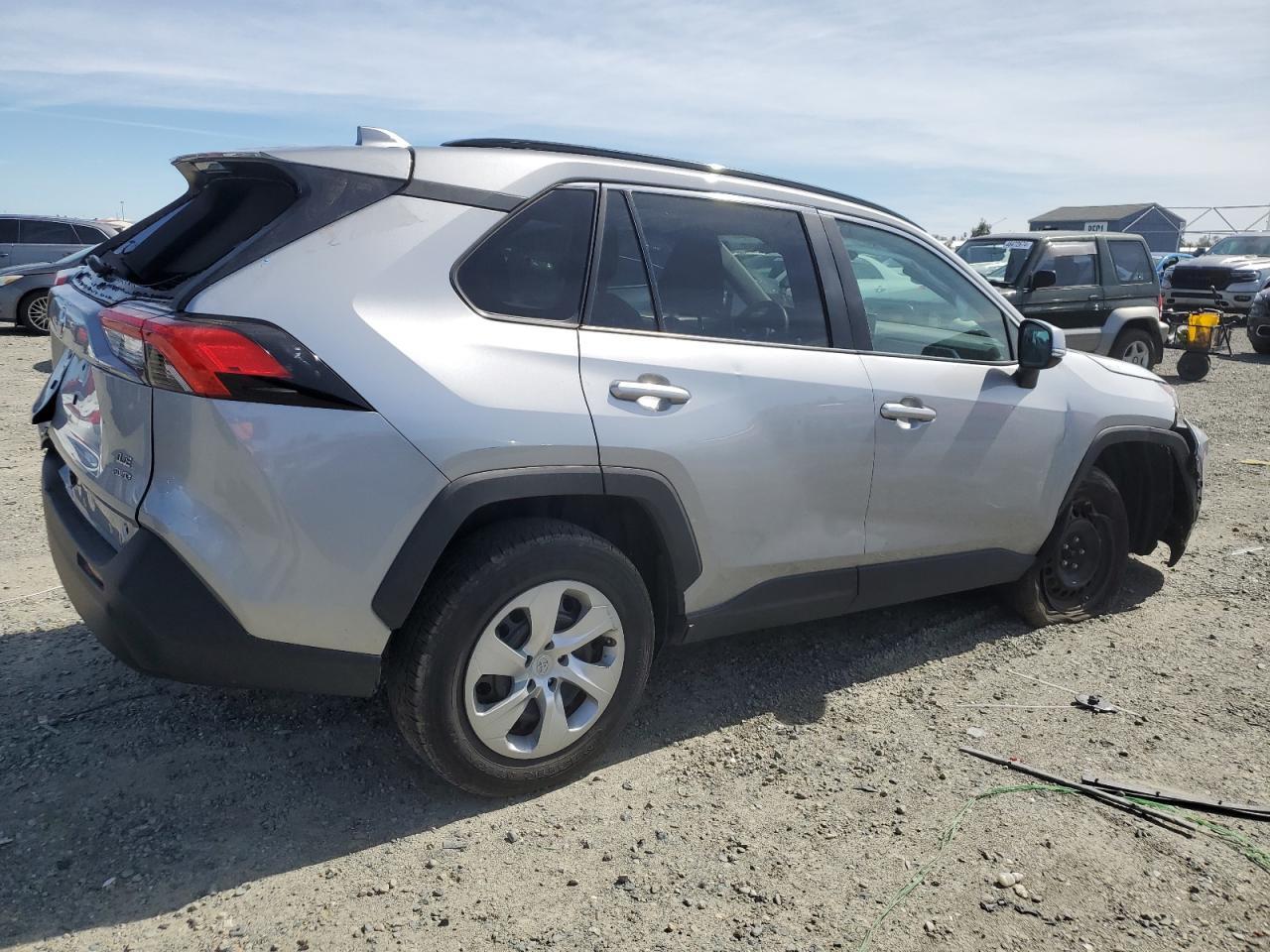 2021 TOYOTA RAV4 LE - Фото 3