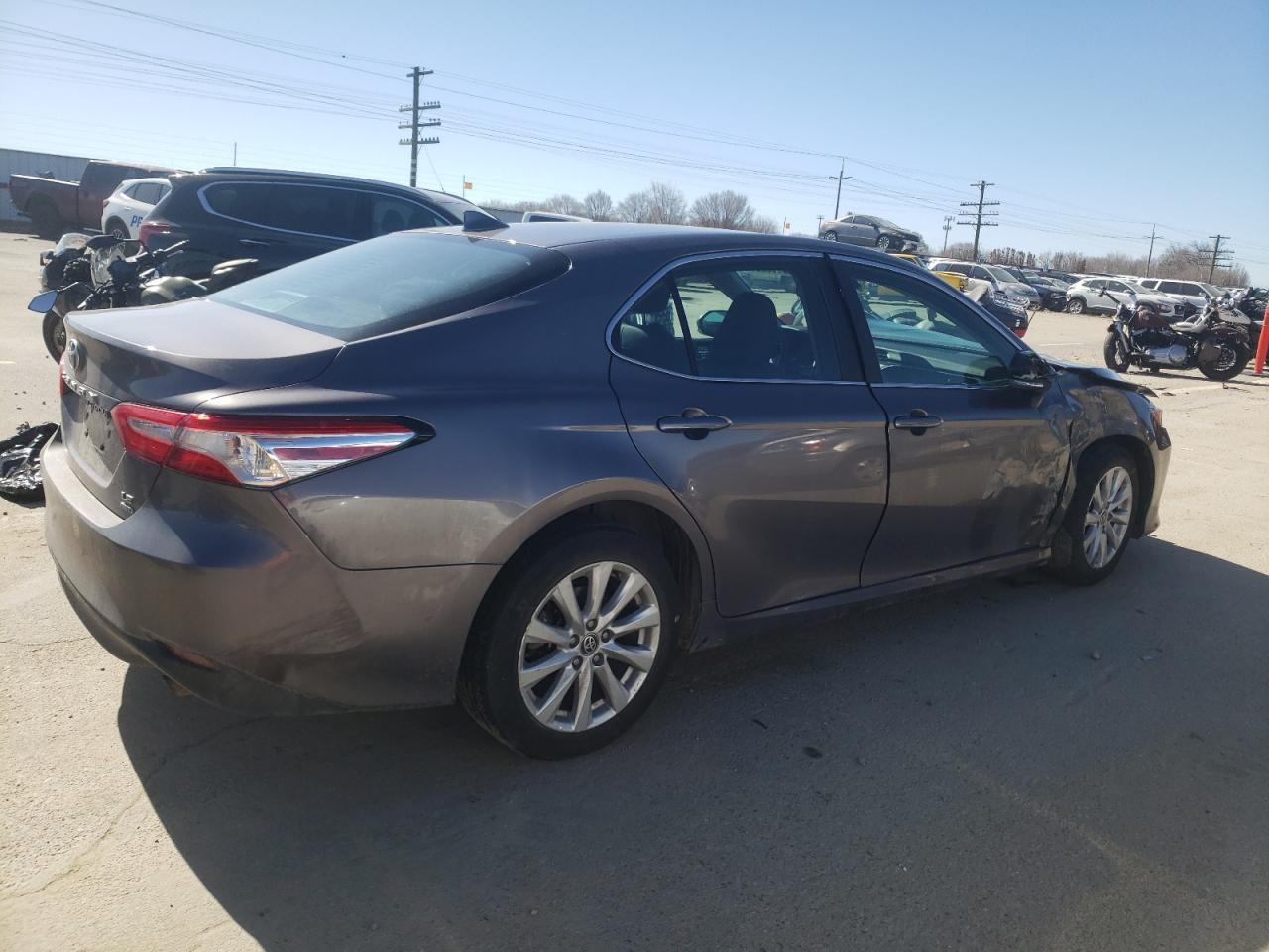2020 TOYOTA CAMRY LE - Фото 3