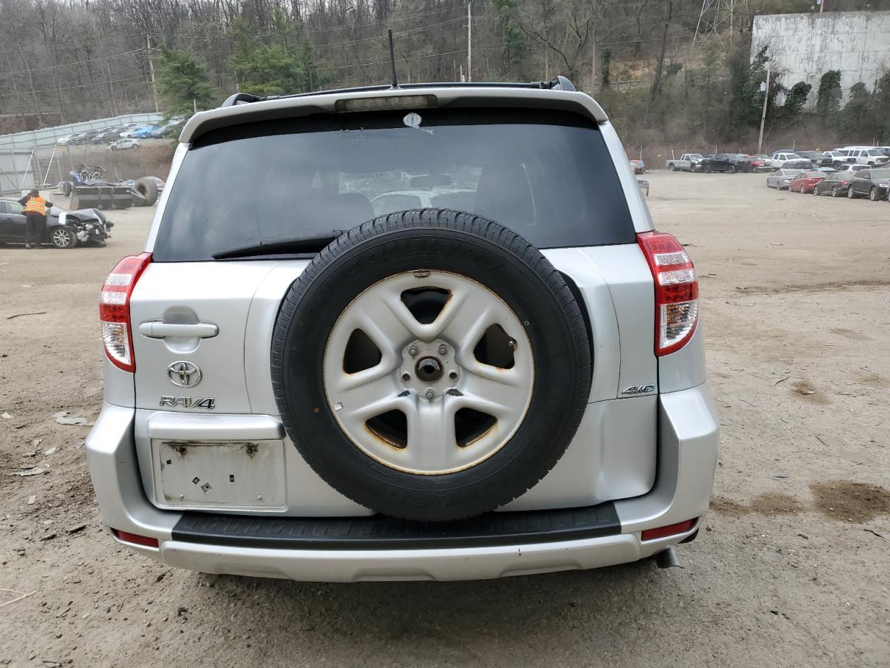 2011 TOYOTA RAV4 - Image 6