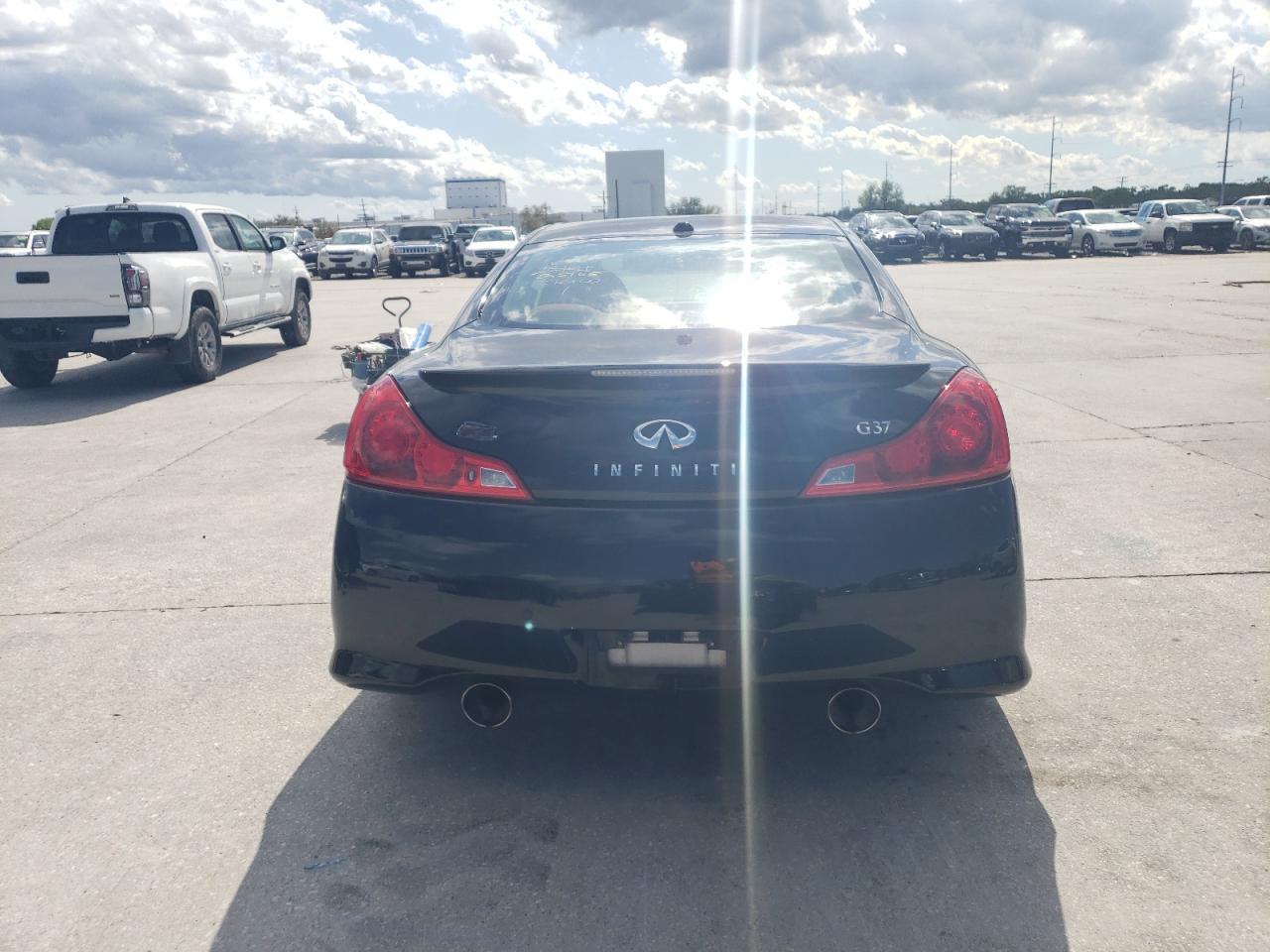 2011 INFINITI G37 BASE - Image 6