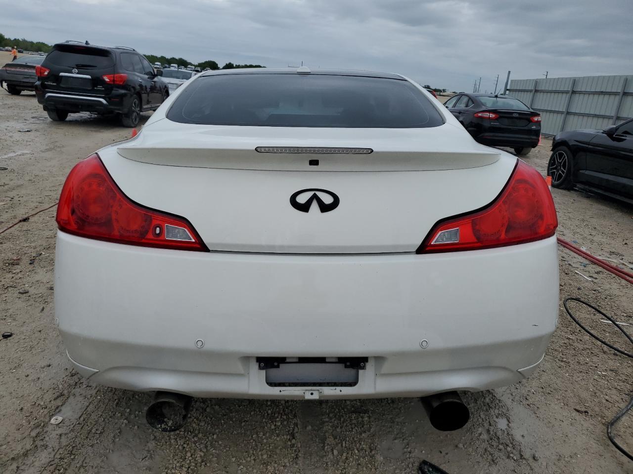 2011 INFINITI G37 BASE - Image 6