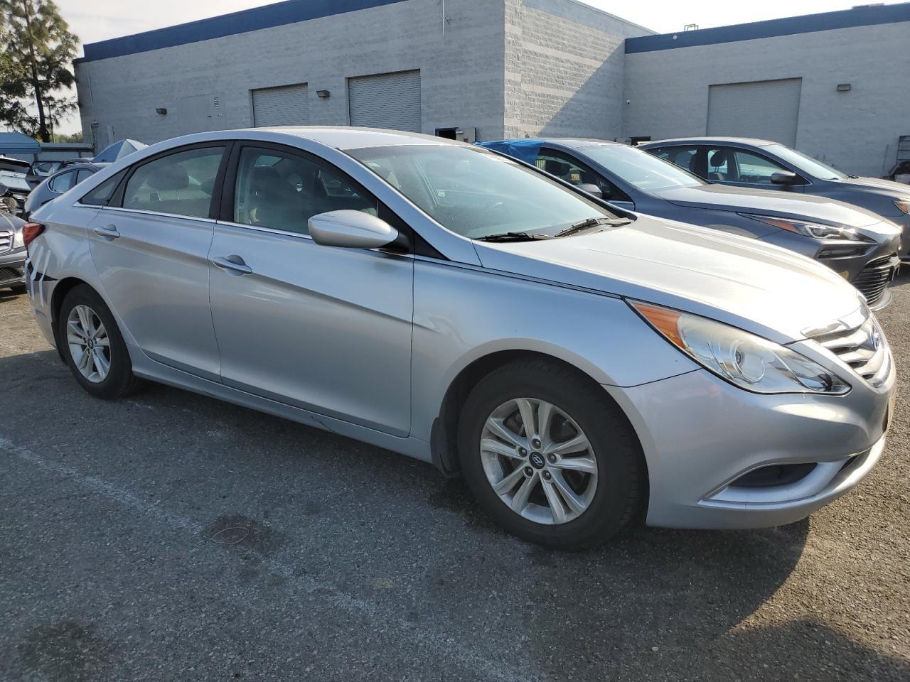 2013 HYUNDAI SONATA GLS - Image 4