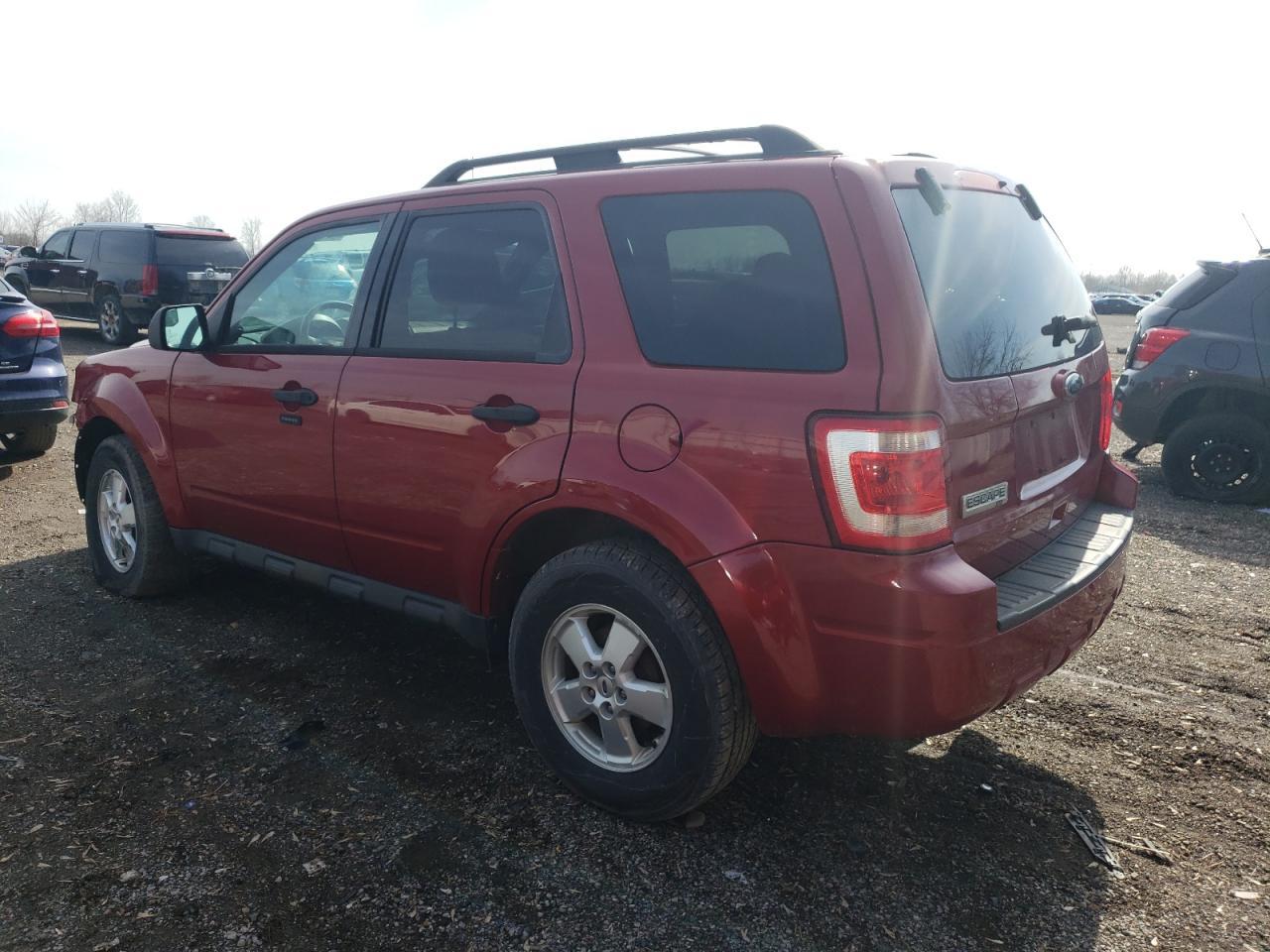 2010 FORD ESCAPE XLT - Image 2