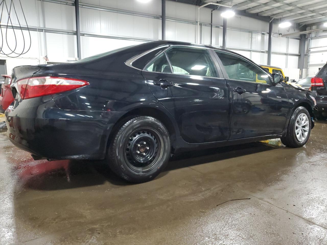 2017 TOYOTA CAMRY LE - Фото 3