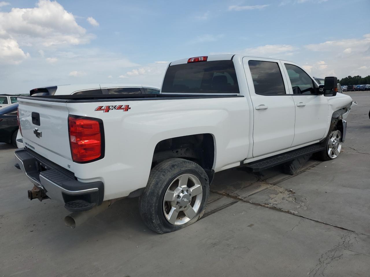 2018 CHEVROLET SILVERADO - Image 3