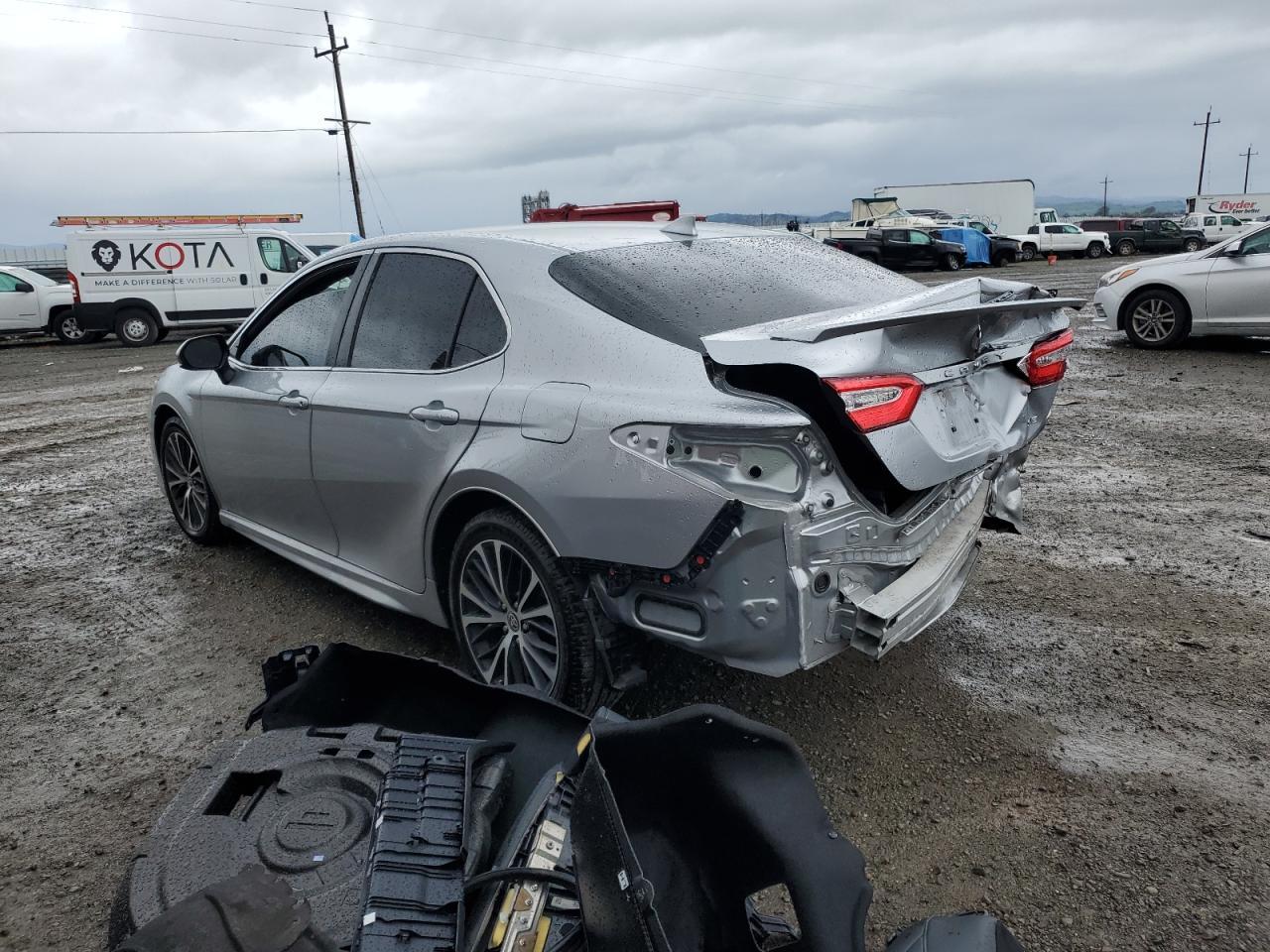 2020 TOYOTA CAMRY SE - Фото 2