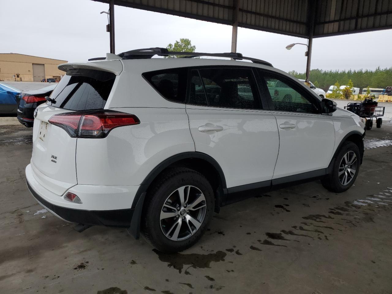 2017 TOYOTA RAV4 XLE - Фото 3