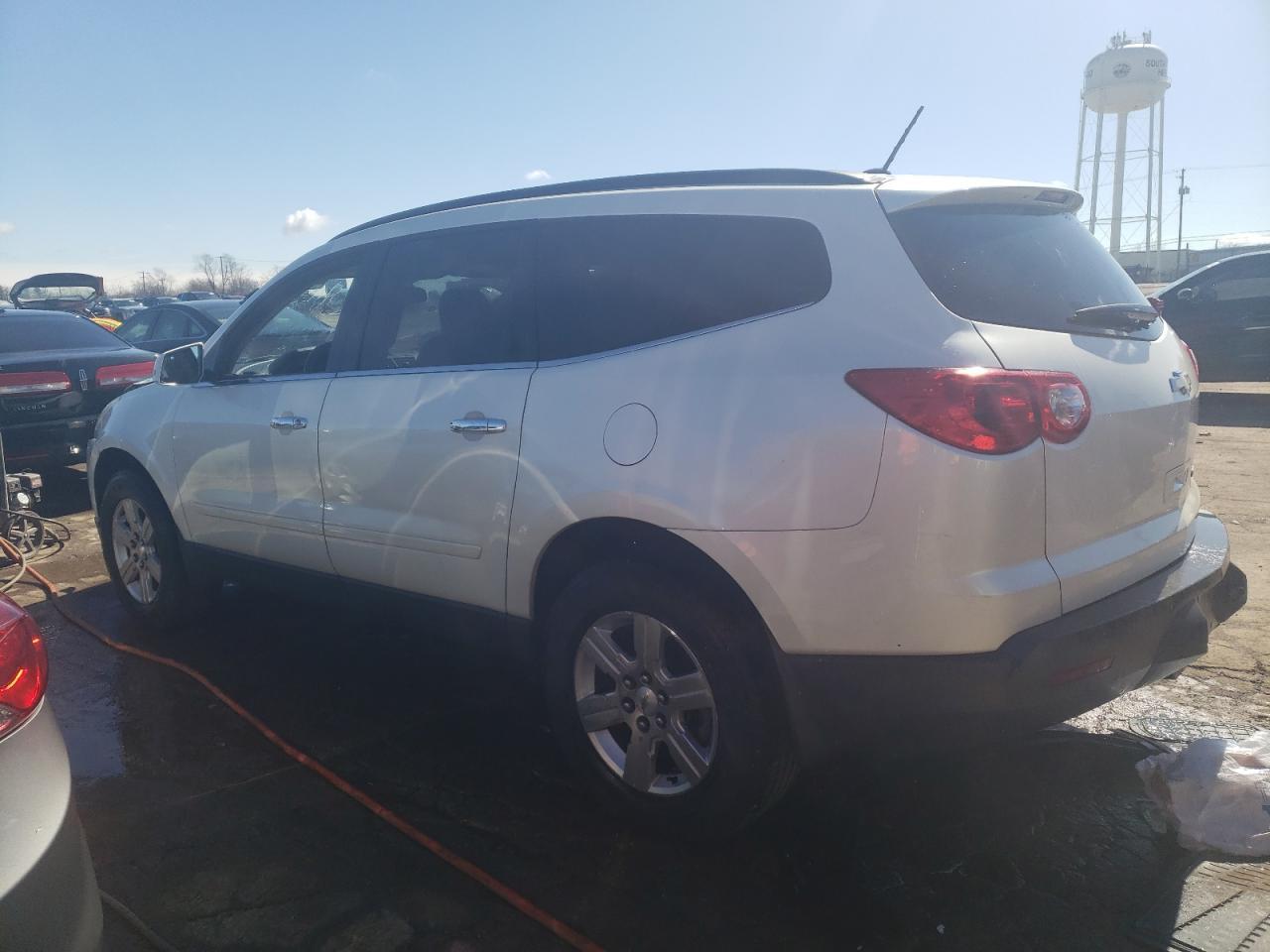 2012 CHEVROLET TRAVERSE L - Image 2
