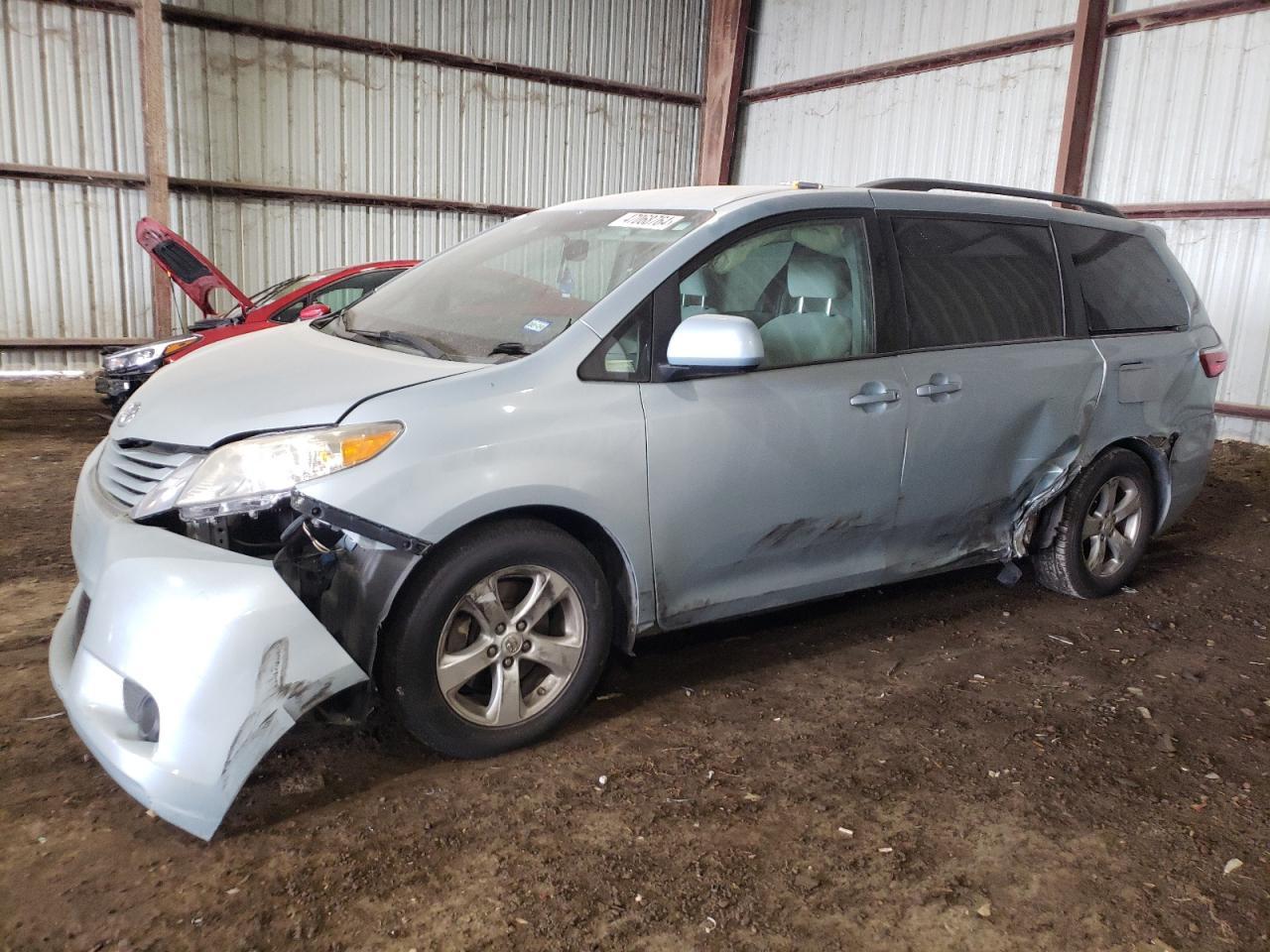 2015 TOYOTA SIENNA LE