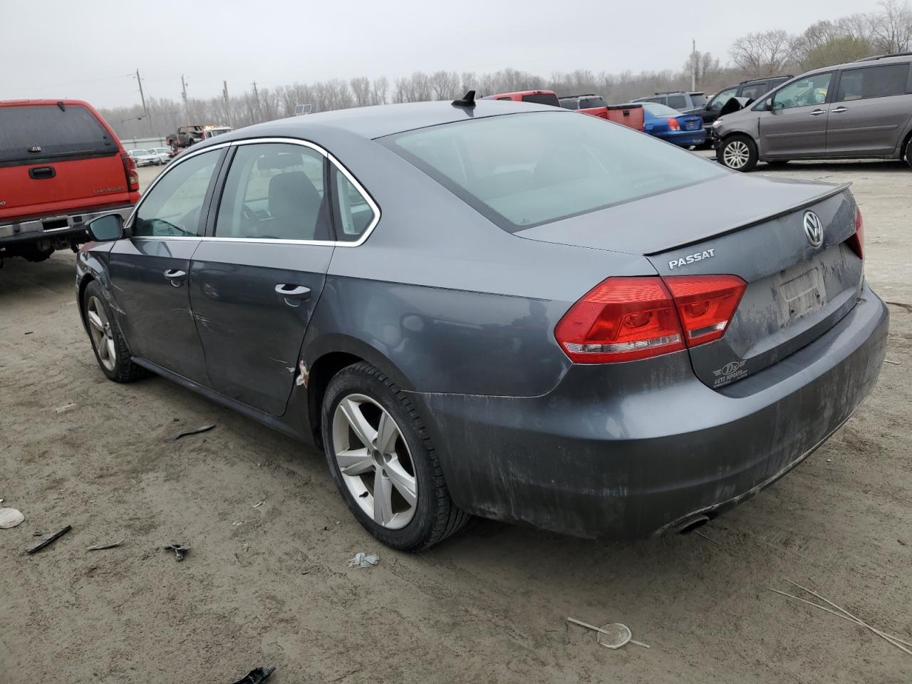 2013 VOLKSWAGEN PASSAT SE - Image 2