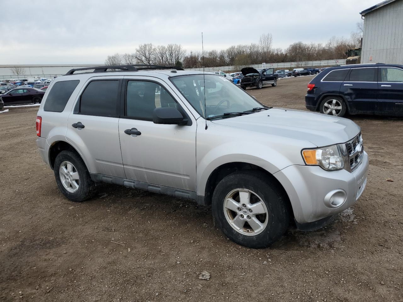 2010 FORD ESCAPE XLT - Image 4