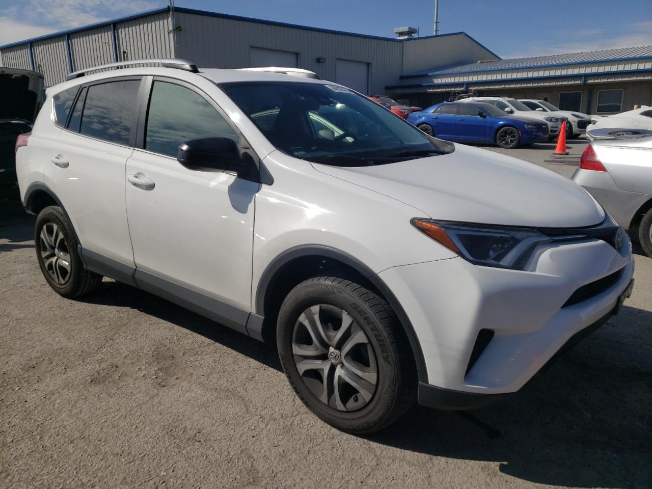 2017 TOYOTA RAV4 LE - Фото 4