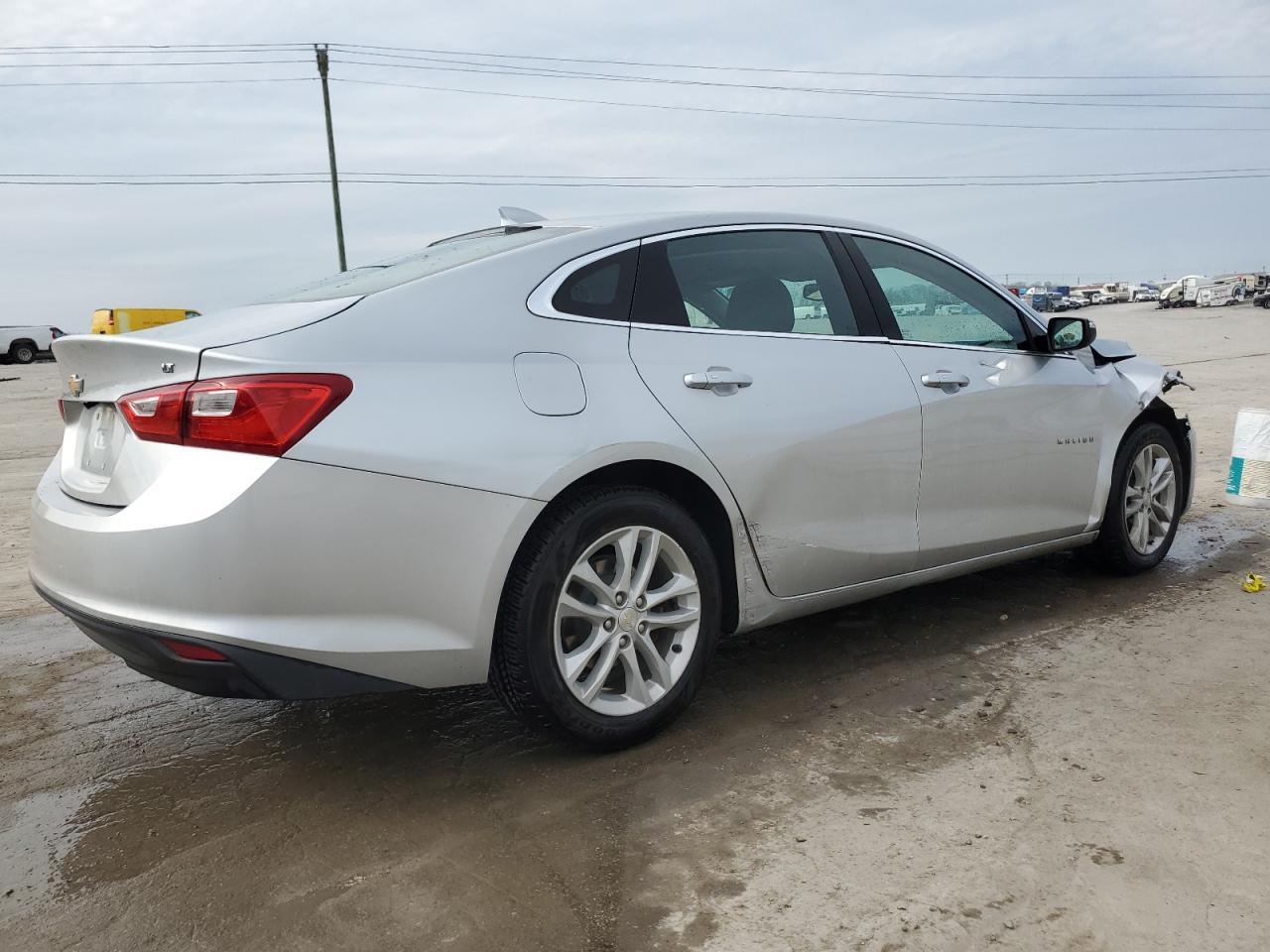 2017 CHEVROLET MALIBU LT - Image 3