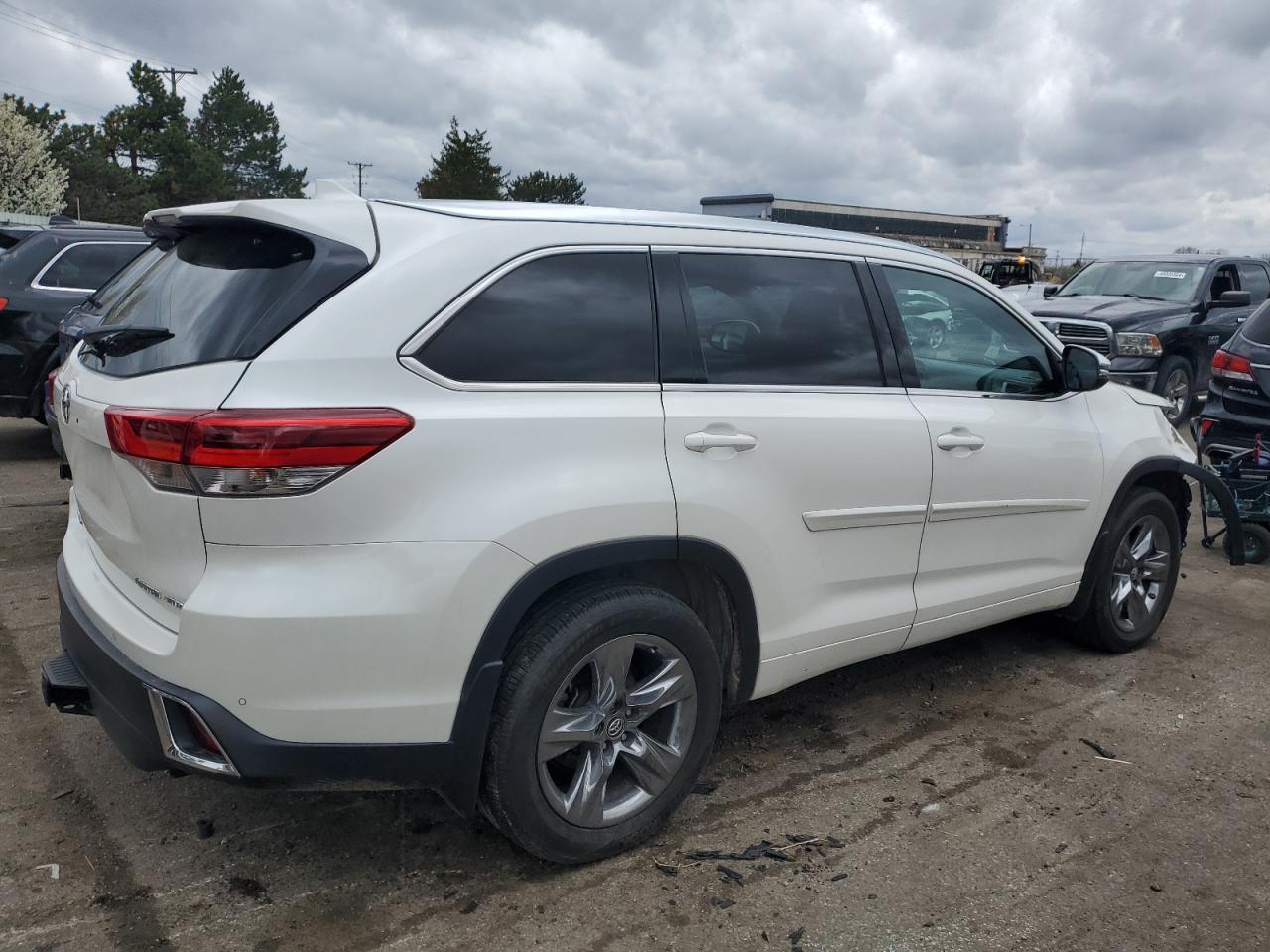 2018 TOYOTA HIGHLANDER - Image 3