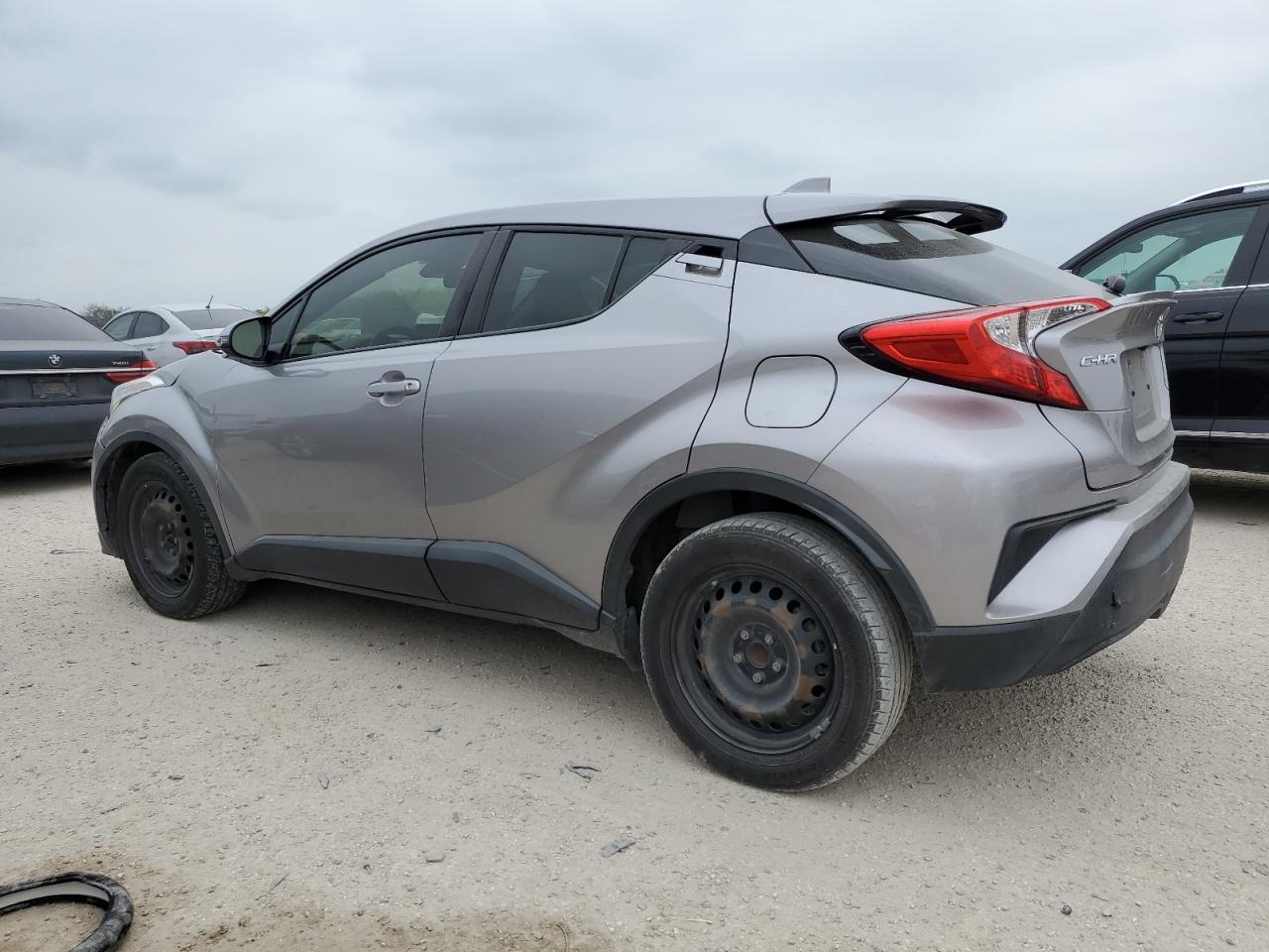 2019 TOYOTA C-HR XLE - Image 2