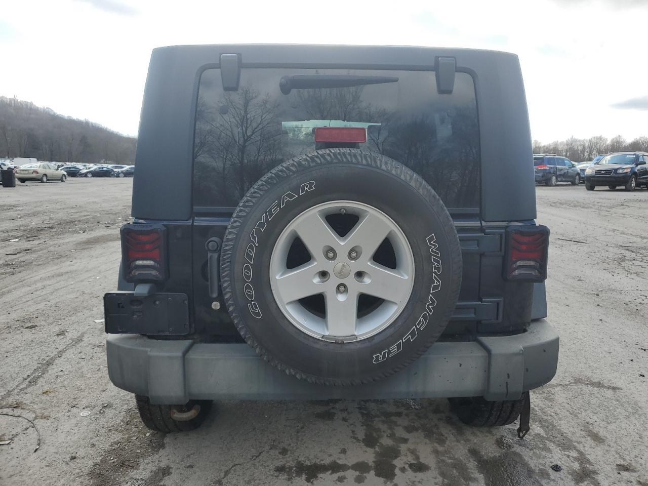 2010 JEEP WRANGLER U - Image 6