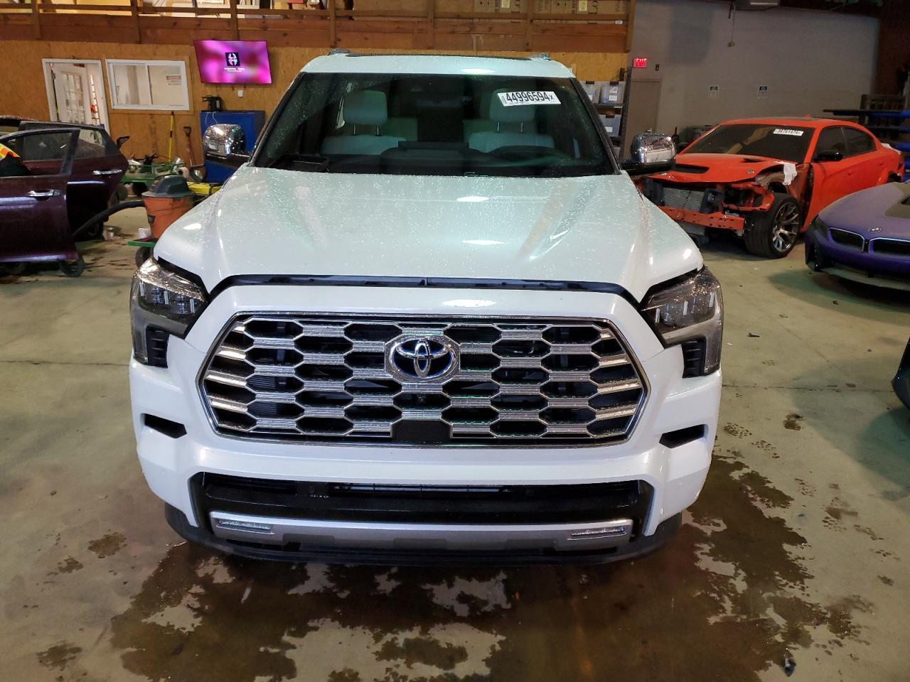 2023 TOYOTA SEQUOIA SR - Фото 5