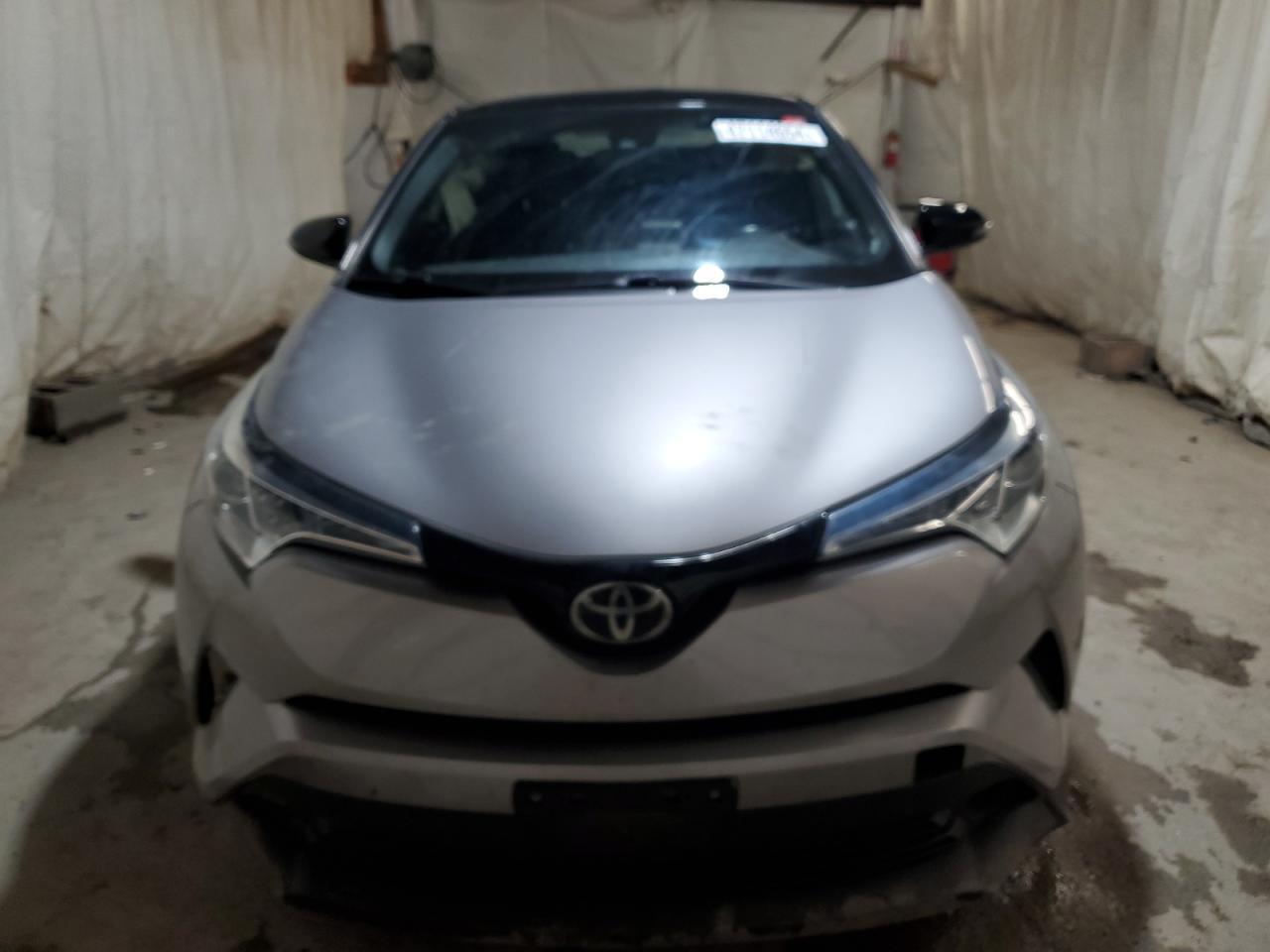 2019 TOYOTA C-HR XLE - Image 5