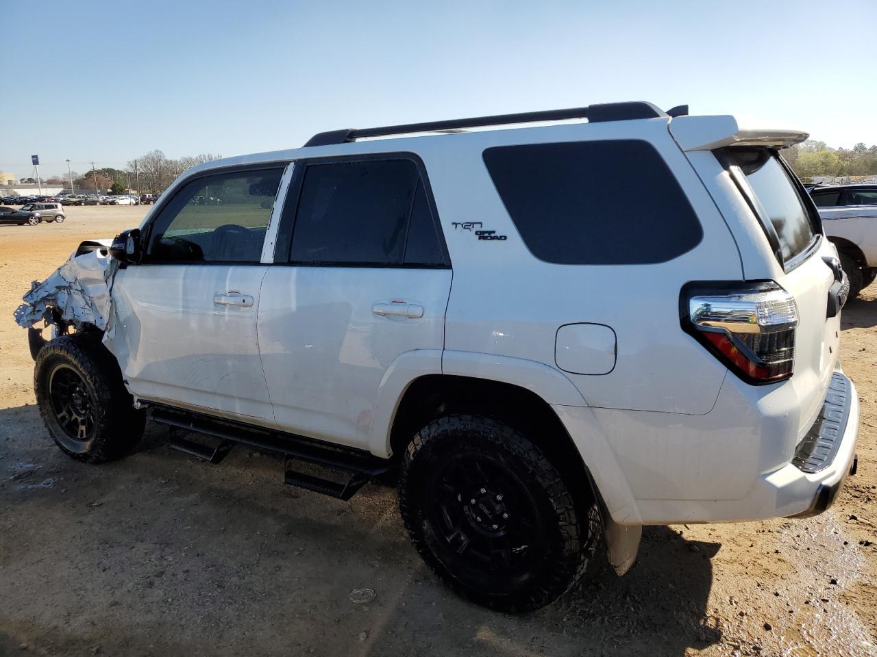 2022 TOYOTA 4RUNNER SR - Фото 2