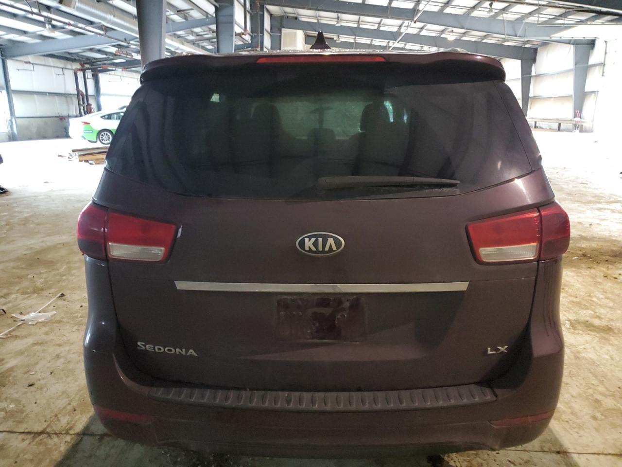 2017 KIA SEDONA LX - Фото 6