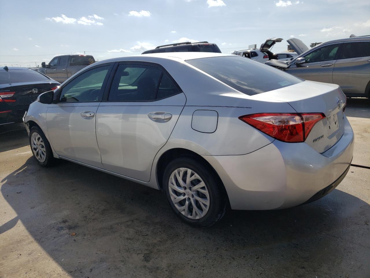 2018 TOYOTA COROLLA L - Фото 2