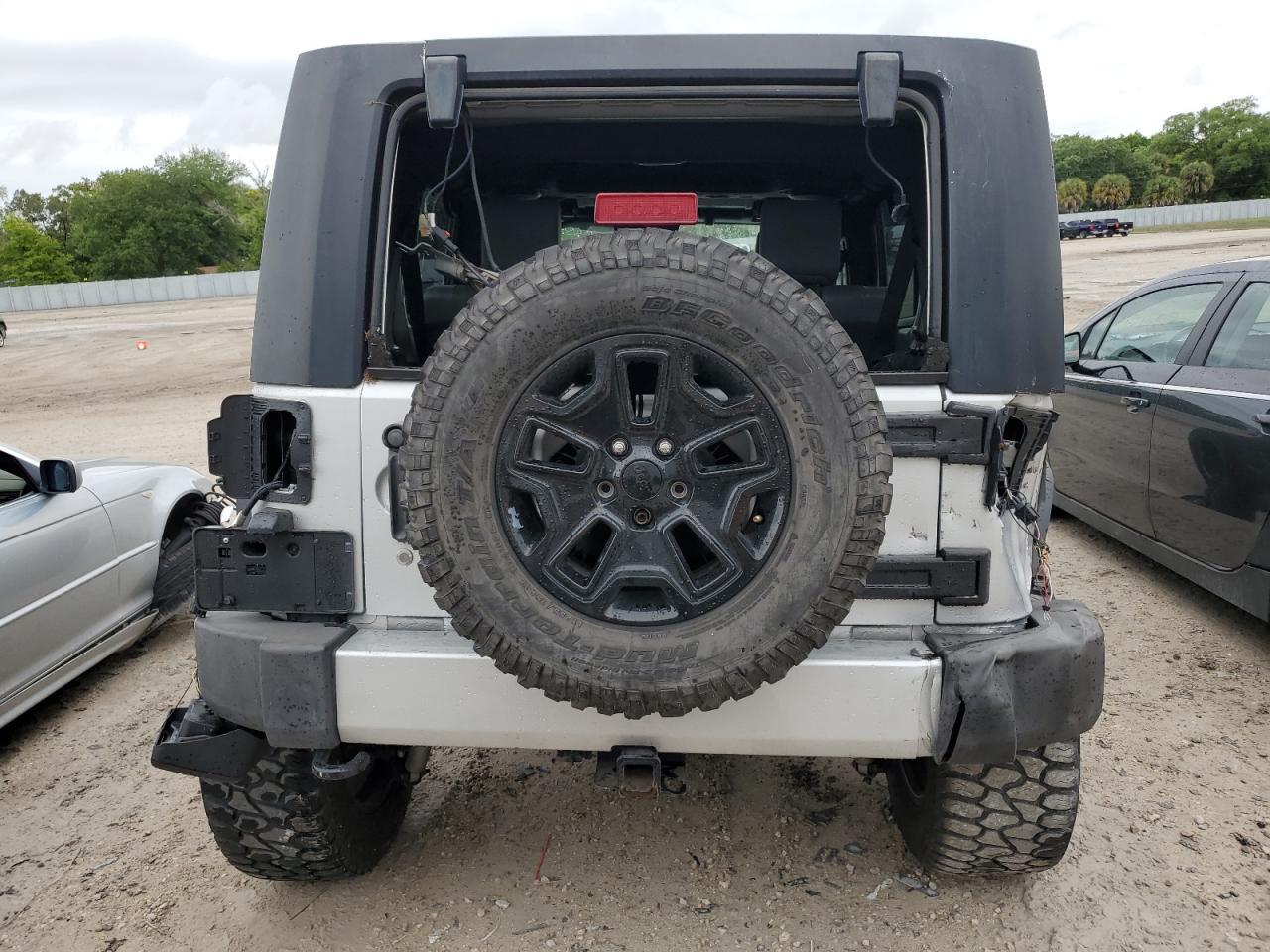 2010 JEEP WRANGLER U - Фото 6