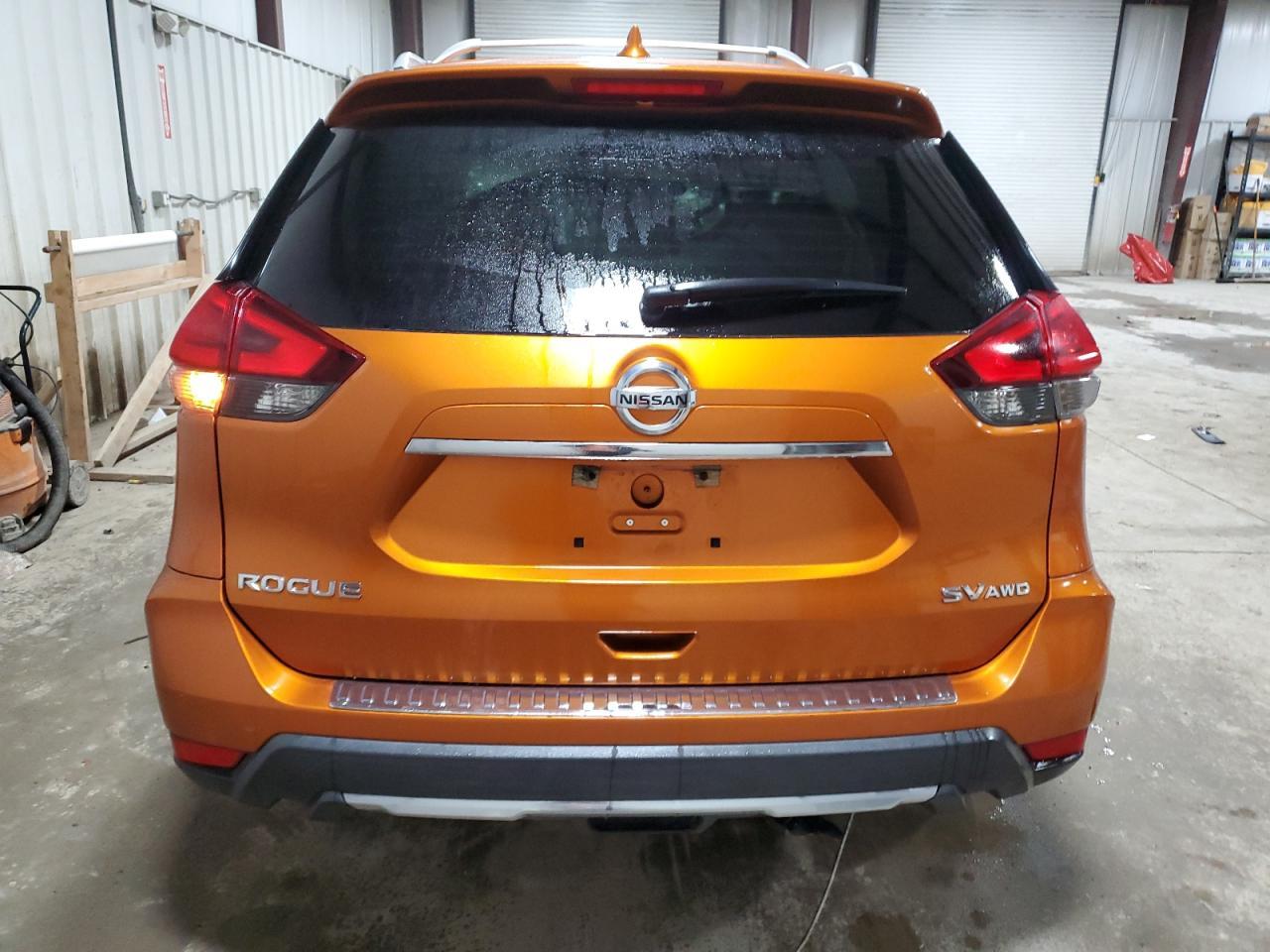 2017 NISSAN ROGUE SV - Image 6