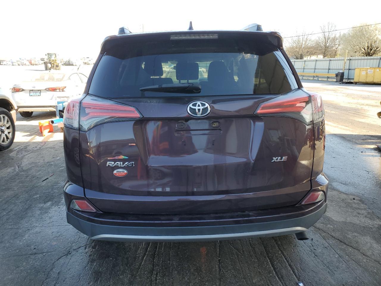 2017 TOYOTA RAV4 XLE - Фото 6