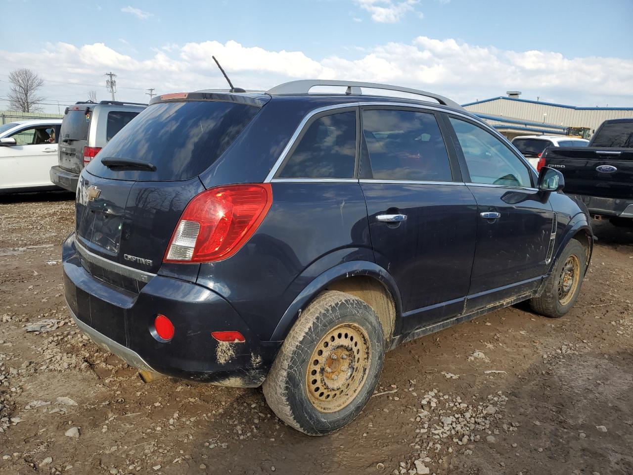 2014 CHEVROLET CAPTIVA LT - Image 3