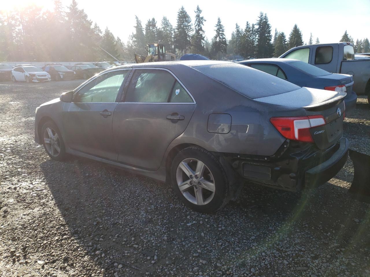 2013 TOYOTA CAMRY L - Фото 2
