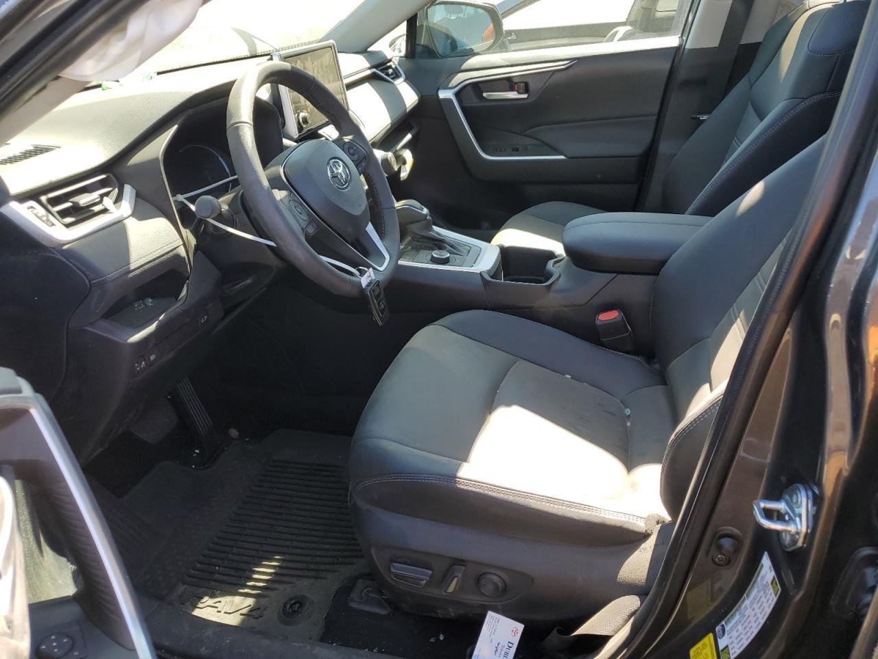 2024 TOYOTA RAV4 XLE P - Фото 7