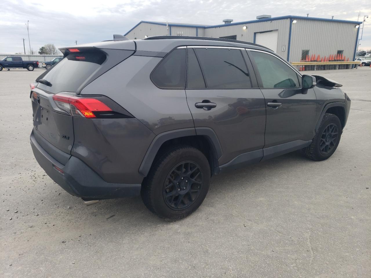 2020 TOYOTA RAV4 XLE - Image 3