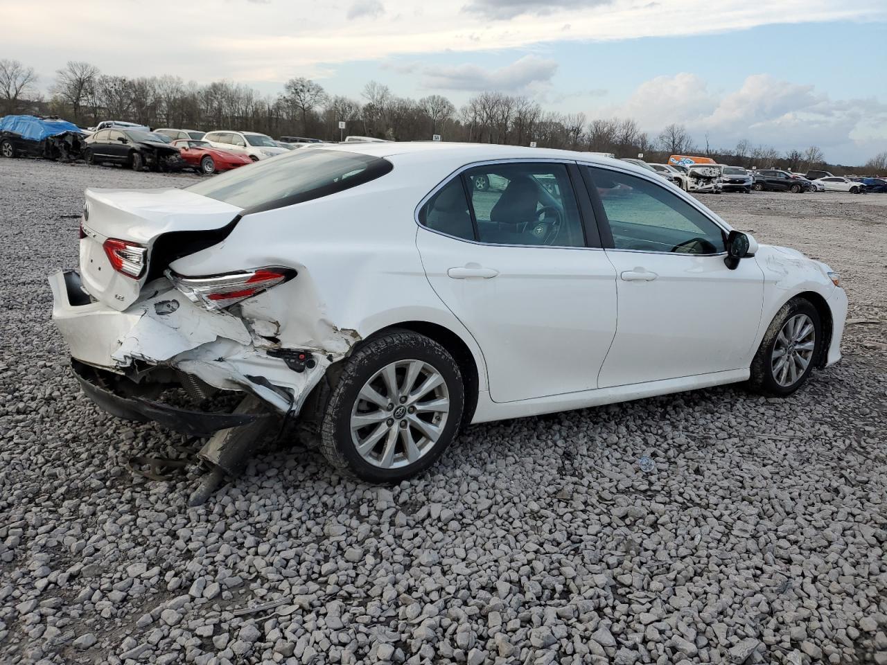 2018 TOYOTA CAMRY L - Фото 3