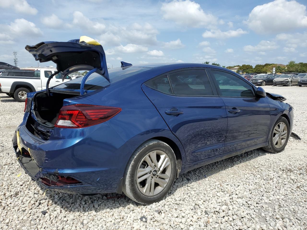 2019 HYUNDAI ELANTRA SE - Фото 3