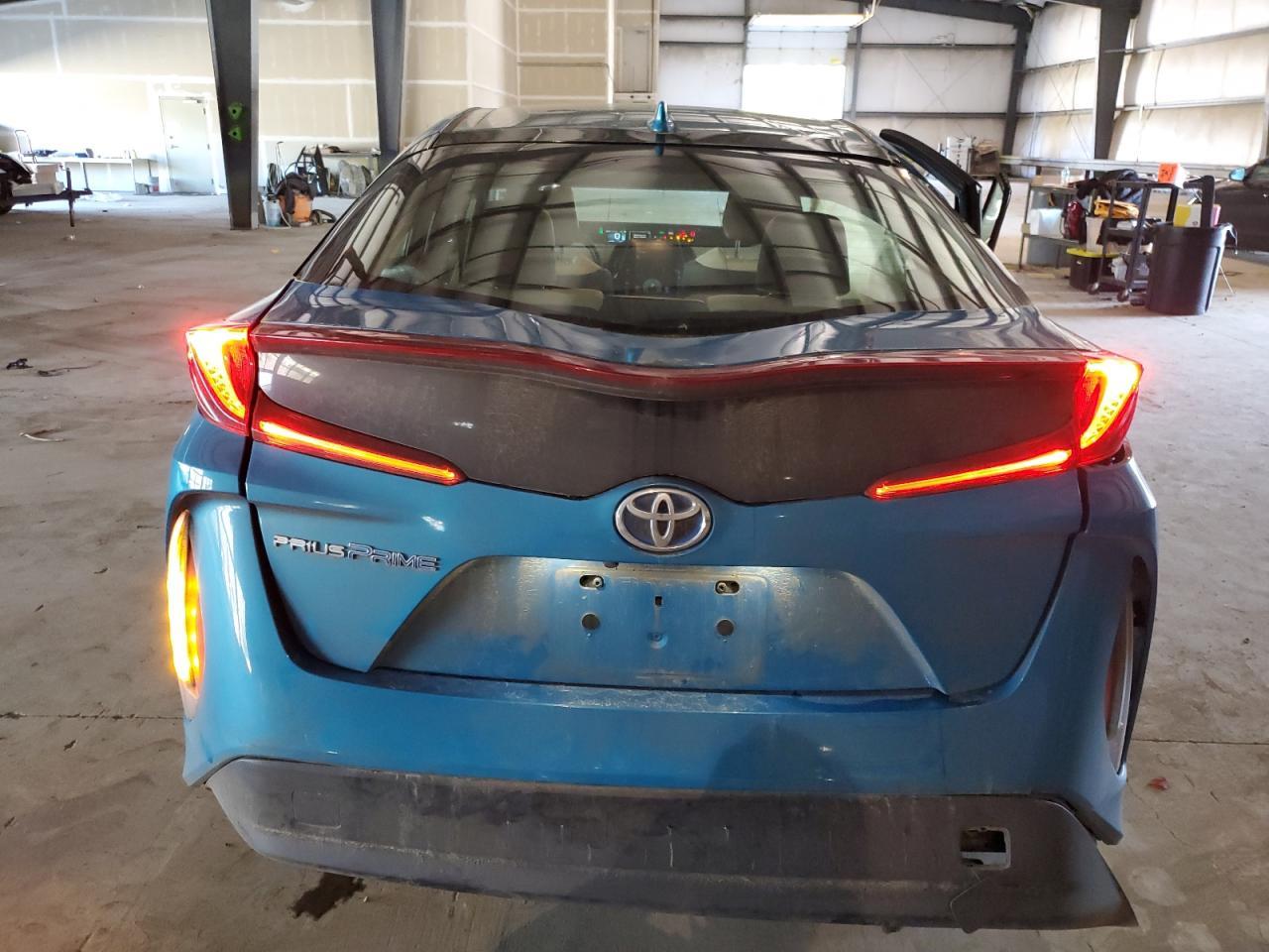 2018 TOYOTA PRIUS PRIM - Image 6
