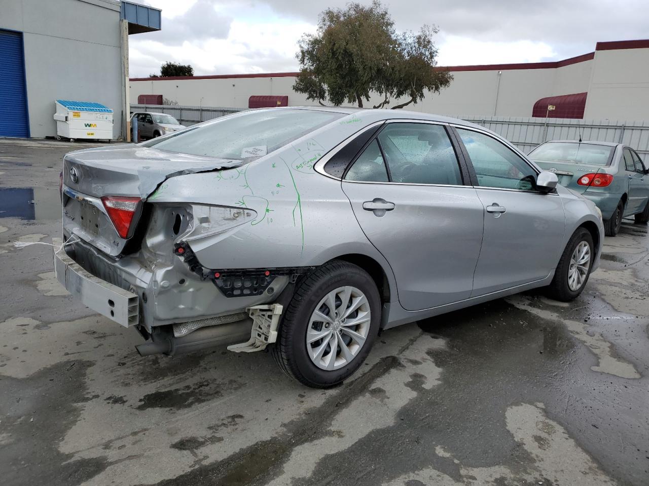 2015 TOYOTA CAMRY LE - Image 3