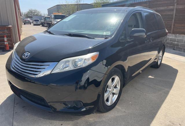 2017 Toyota Sienna Le - Image 2