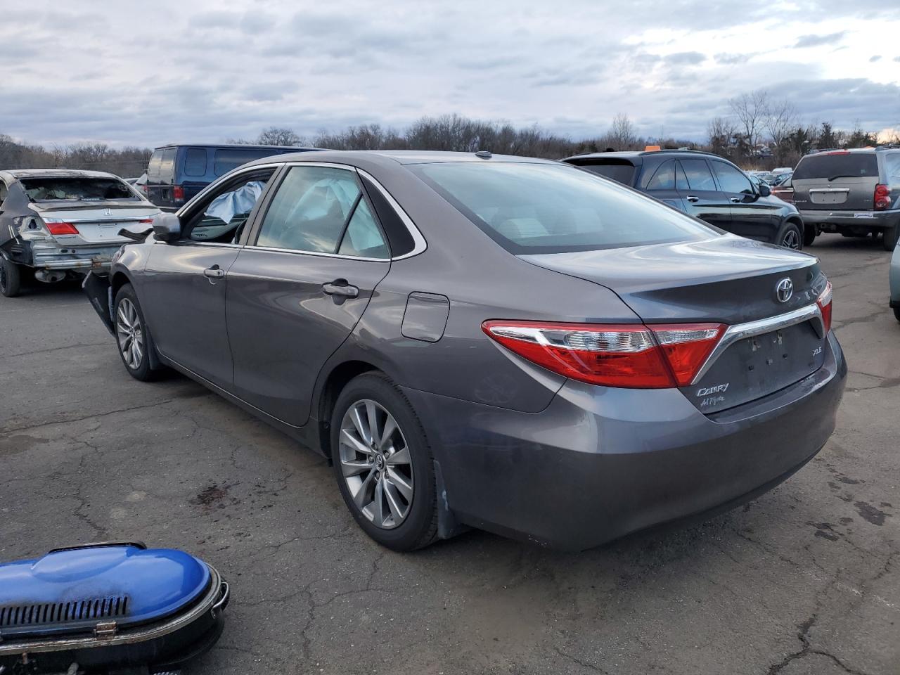 2015 TOYOTA CAMRY LE - Фото 2