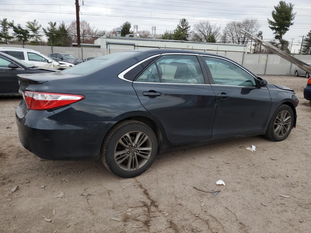 2016 TOYOTA CAMRY LE - Фото 3