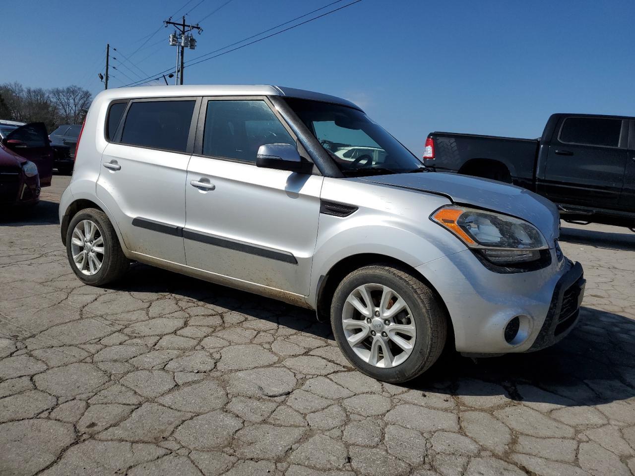 2013 KIA SOUL + - Image 4