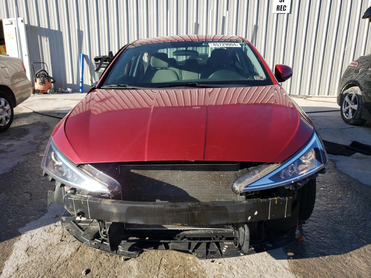 2019 HYUNDAI ELANTRA SE - Фото 5