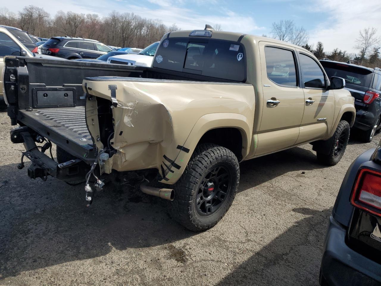 2017 TOYOTA TACOMA DOU - Фото 3