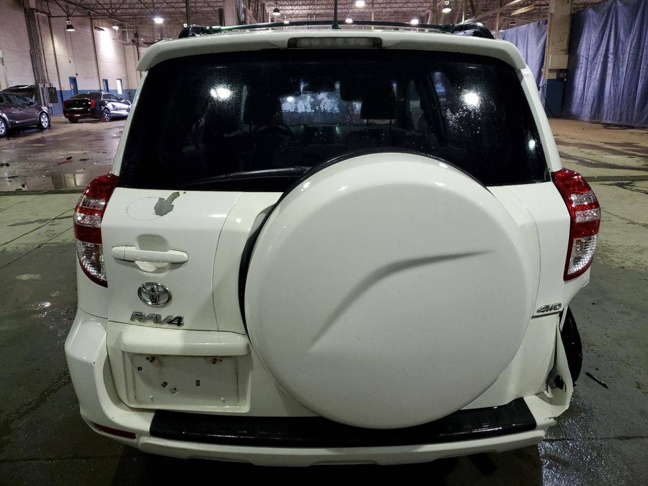 2011 TOYOTA RAV4 - Фото 6