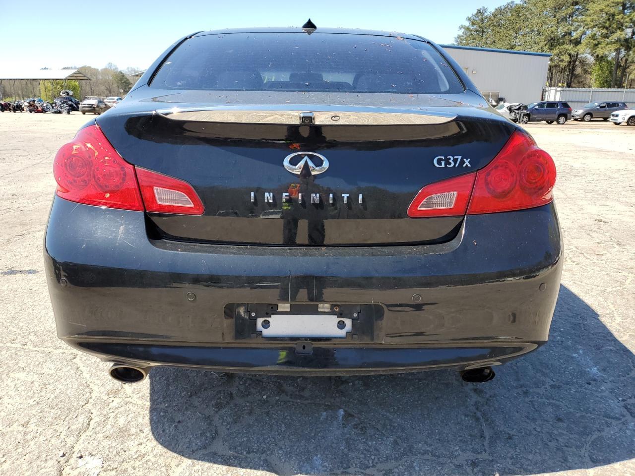 2011 INFINITI G37 - Image 6