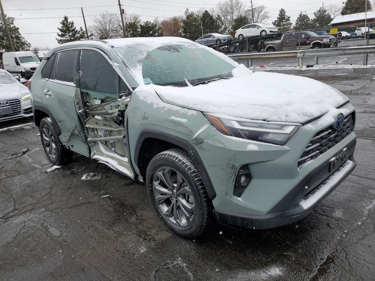 2022 TOYOTA RAV4 XLE P - Image 4
