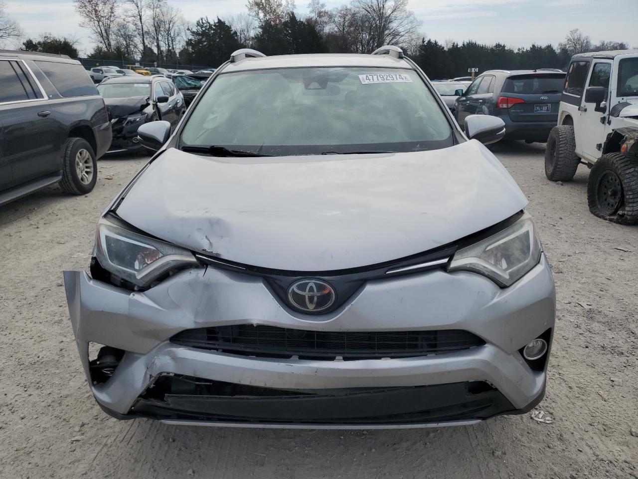 2017 TOYOTA RAV4 XLE - Фото 5
